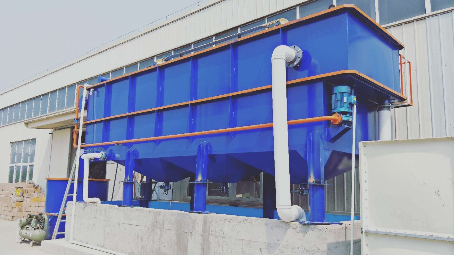 蓝色气浮机现场  (1).jpg