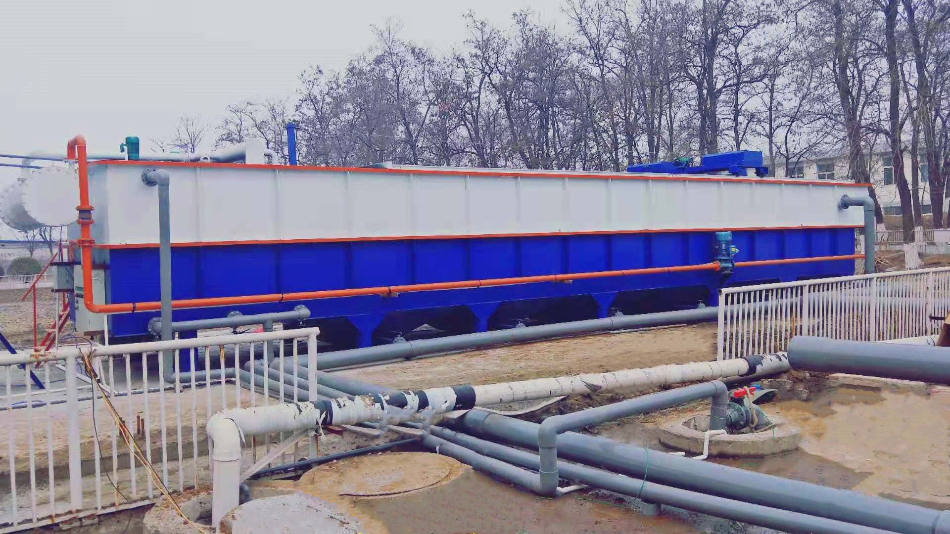 蓝白色气浮机现场   (10).png