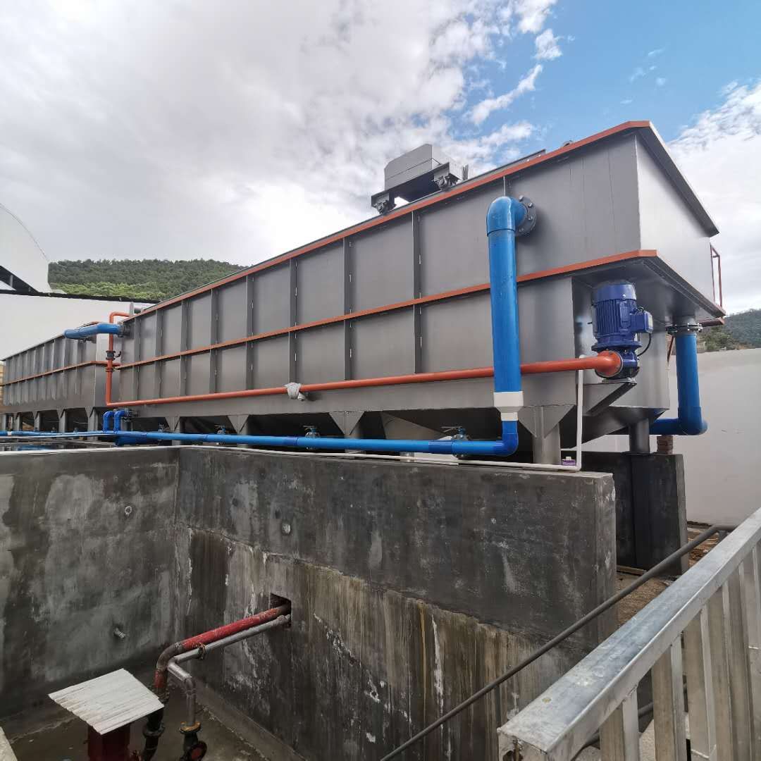 银灰色气浮机现场 (1).jpg